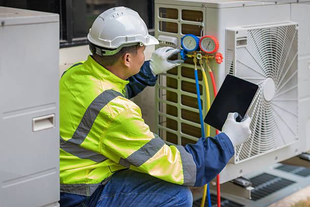 Professional Hvac technician working in Aledo, IL